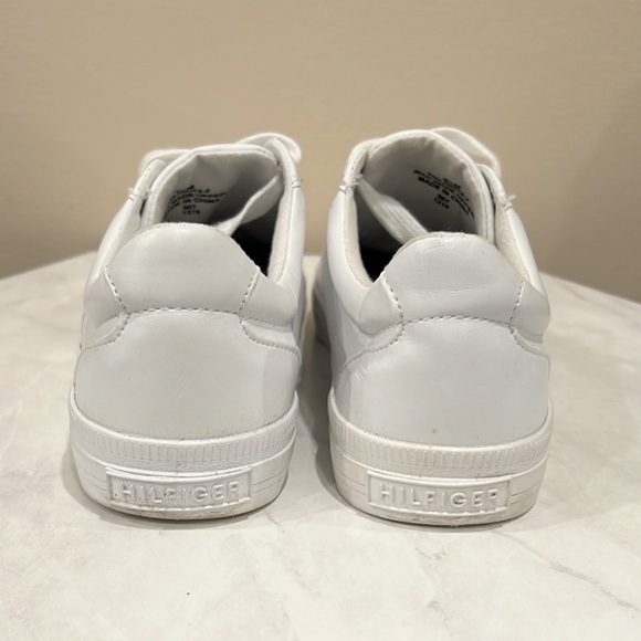 🔥Tommy Hilfiger White Sneakers with Red and Blue Stripes🔥 - Picture 3 of 4